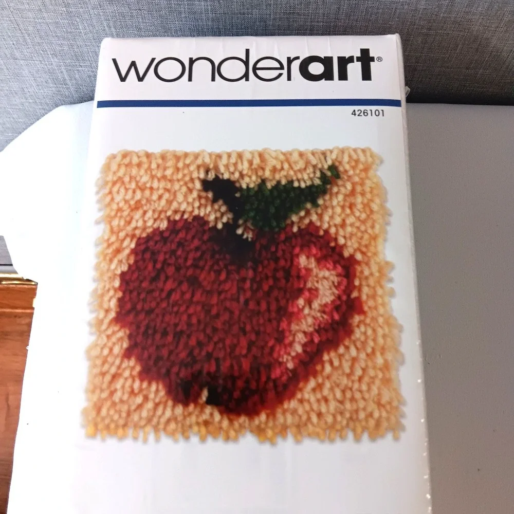 Wonderart Apple‎ Latch Hook Kit 8x8  Red Fruit Rug Beginner DIY Crafting Art New